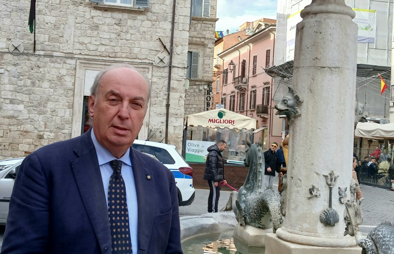 «Tranquilli, la fontana non verrà sfiorata dai pattinatori e sarà visibile ai turisti»