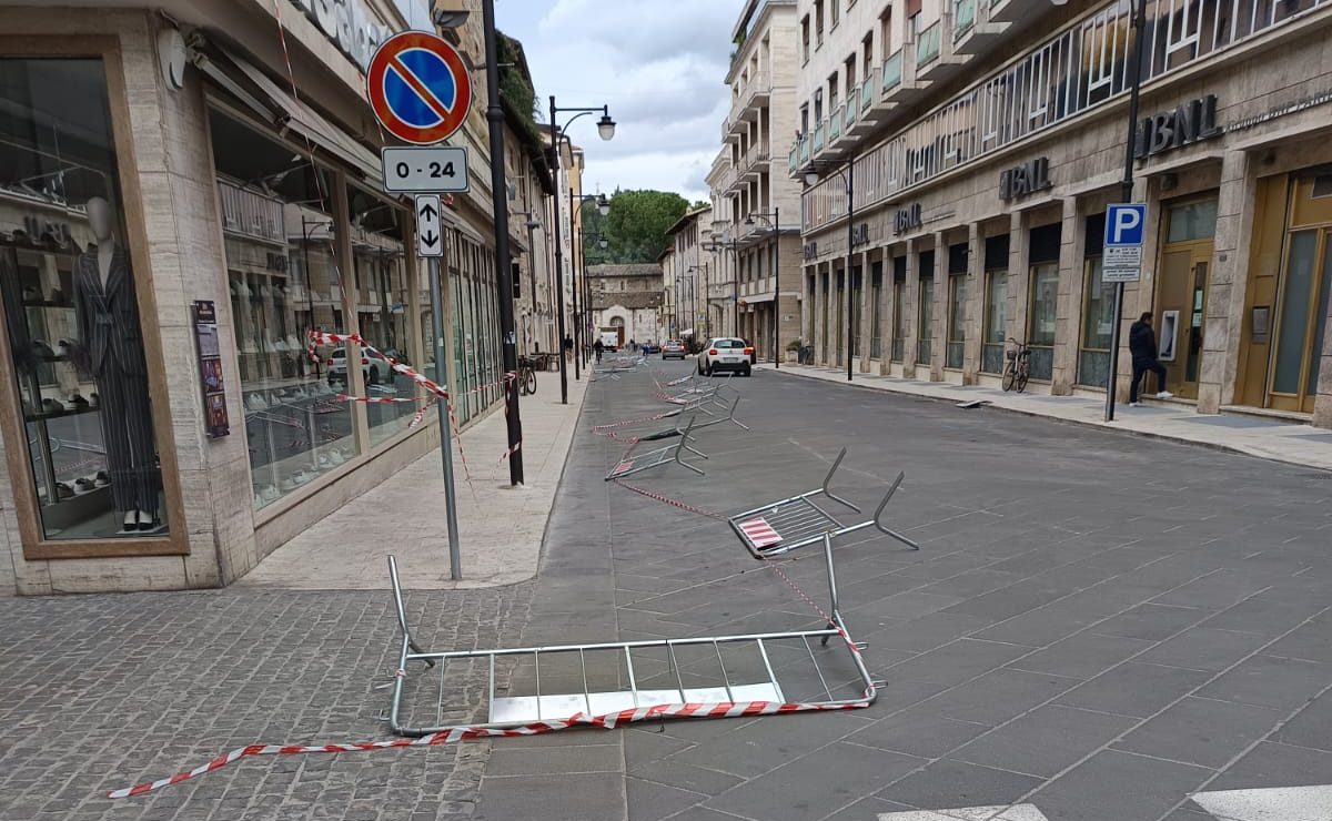 Rebus parcheggi in centro, i cantieri mettono i residenti alle strette: «Oltre 20 minuti per trovare un posto»