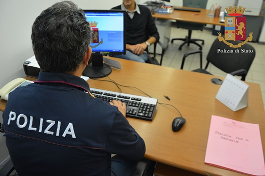 Si finge il fratello gemello per chiedere un prestito: denunciato un 21enne