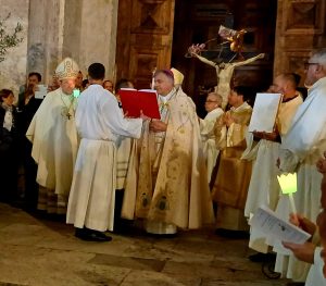 Migliaia di fedeli oggi all’apertura del Giubileo ad Ascoli presieduta dal vescovo Palmieri <span> (Video e foto)