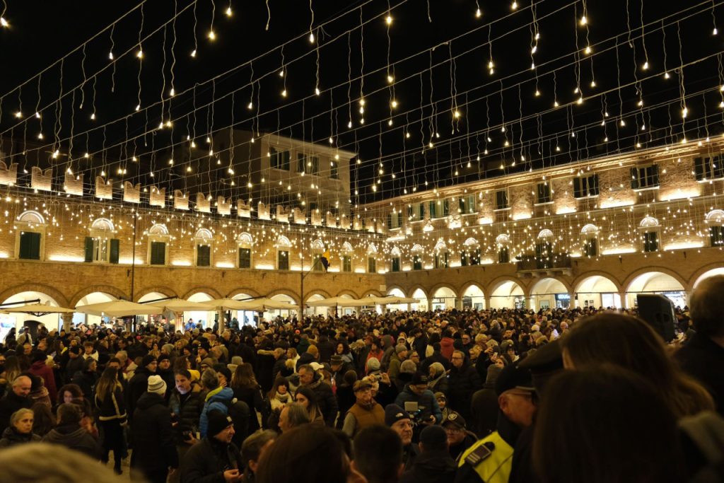 Le luci colorate accendono il Natale di Ascoli, che la festa abbia inizio! <span> (Video e Foto)