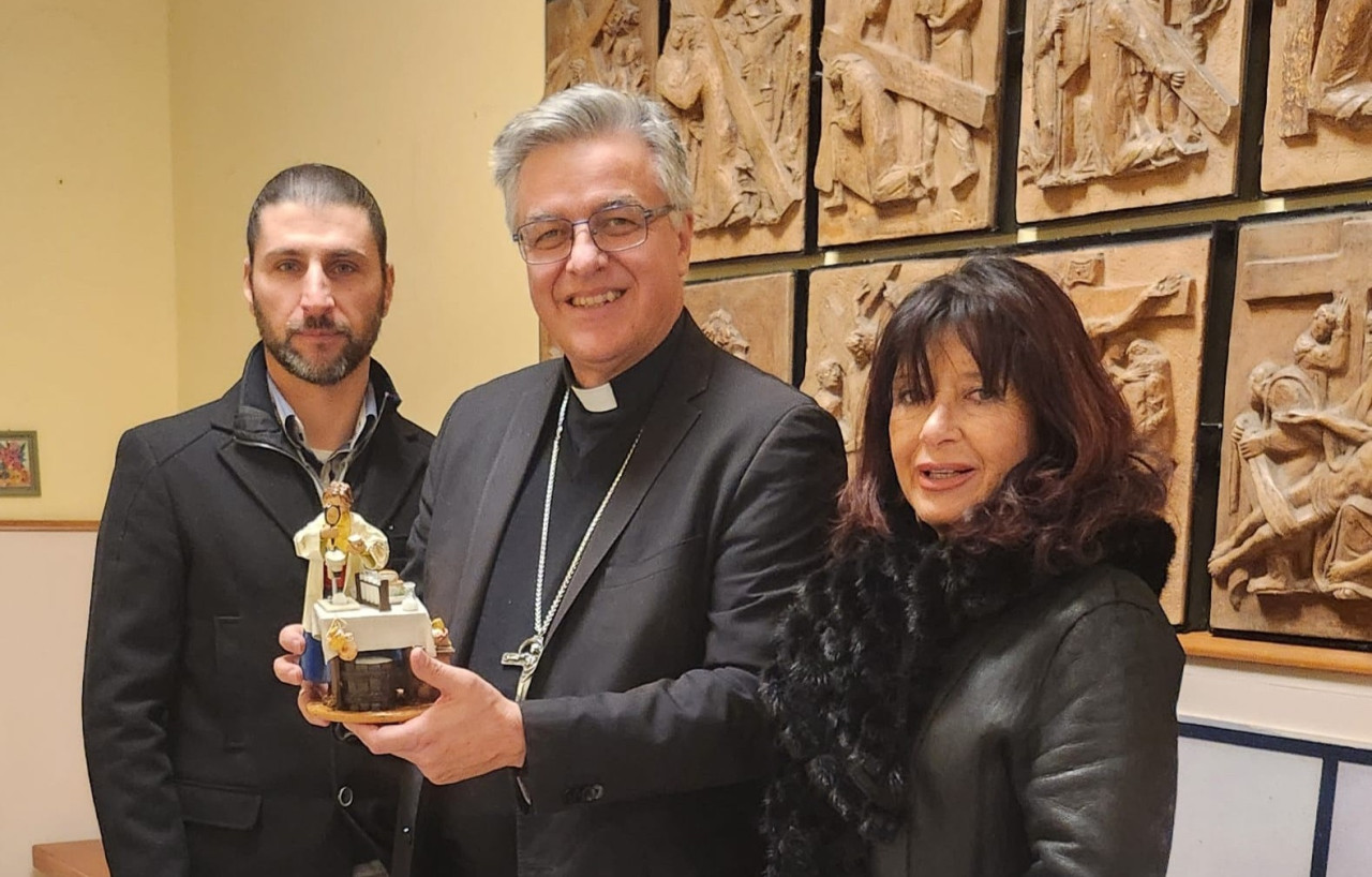 Confartigianato, Coldiretti e Symbola donano la statuina del presepe al vescovo Palmieri