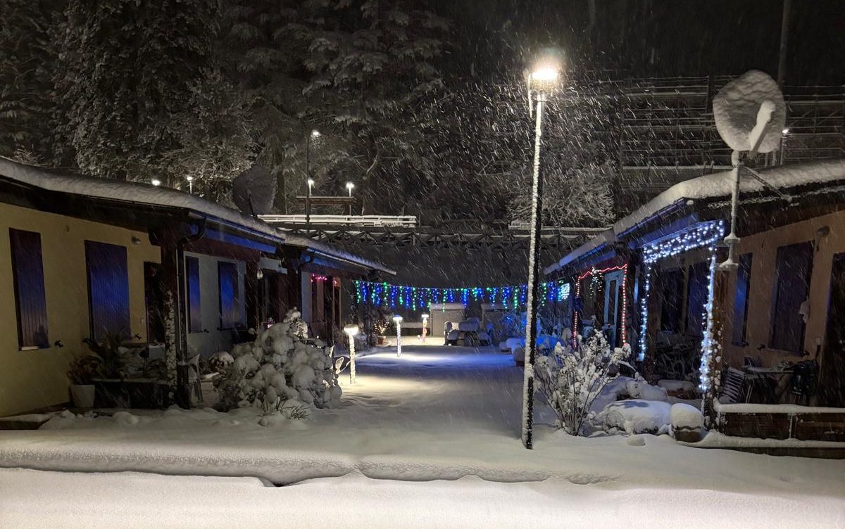 Neve sulle Sae di Arquata e danni per il vento lungo la costa <span> (Video)