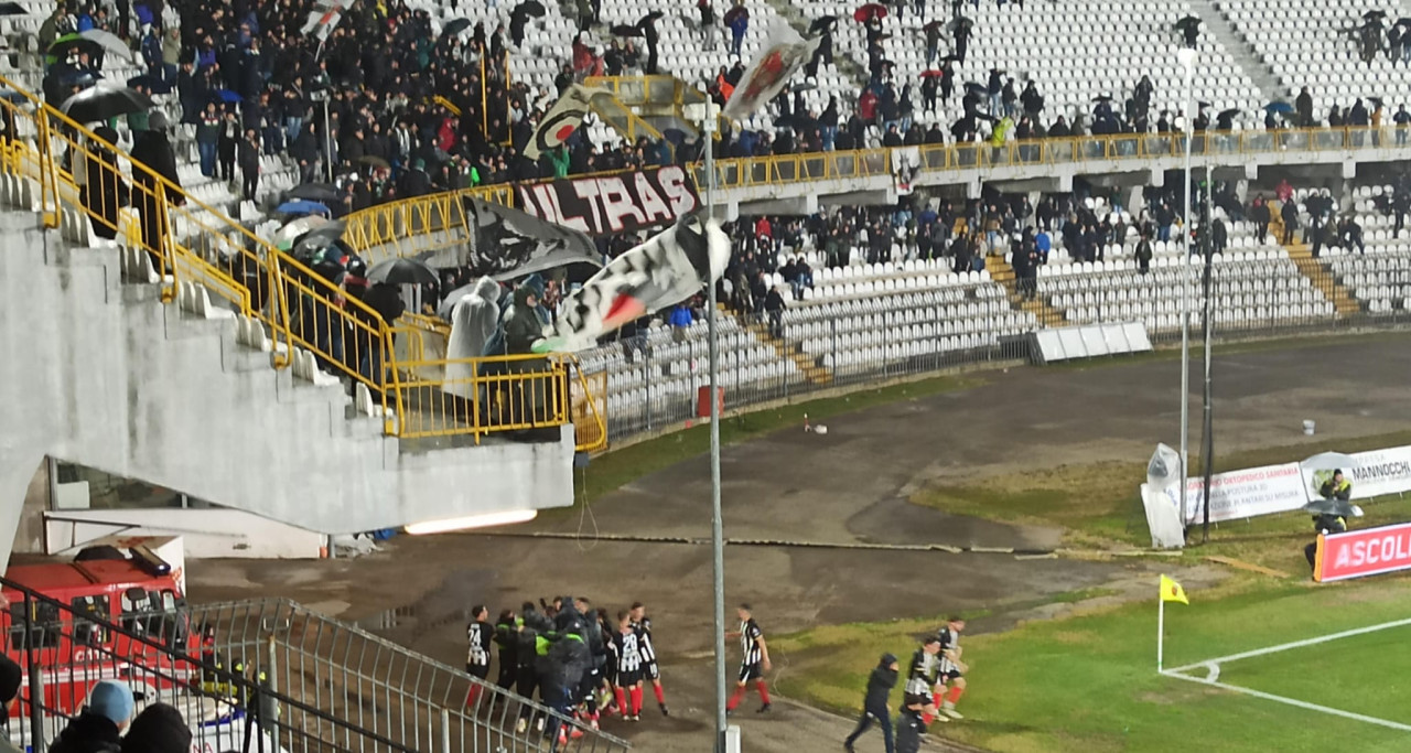 Il 2024 dell’Ascoli si chiude con un pari: a Caccavo risponde l’ex Antenucci, la Spal strappa un punto (1-1)