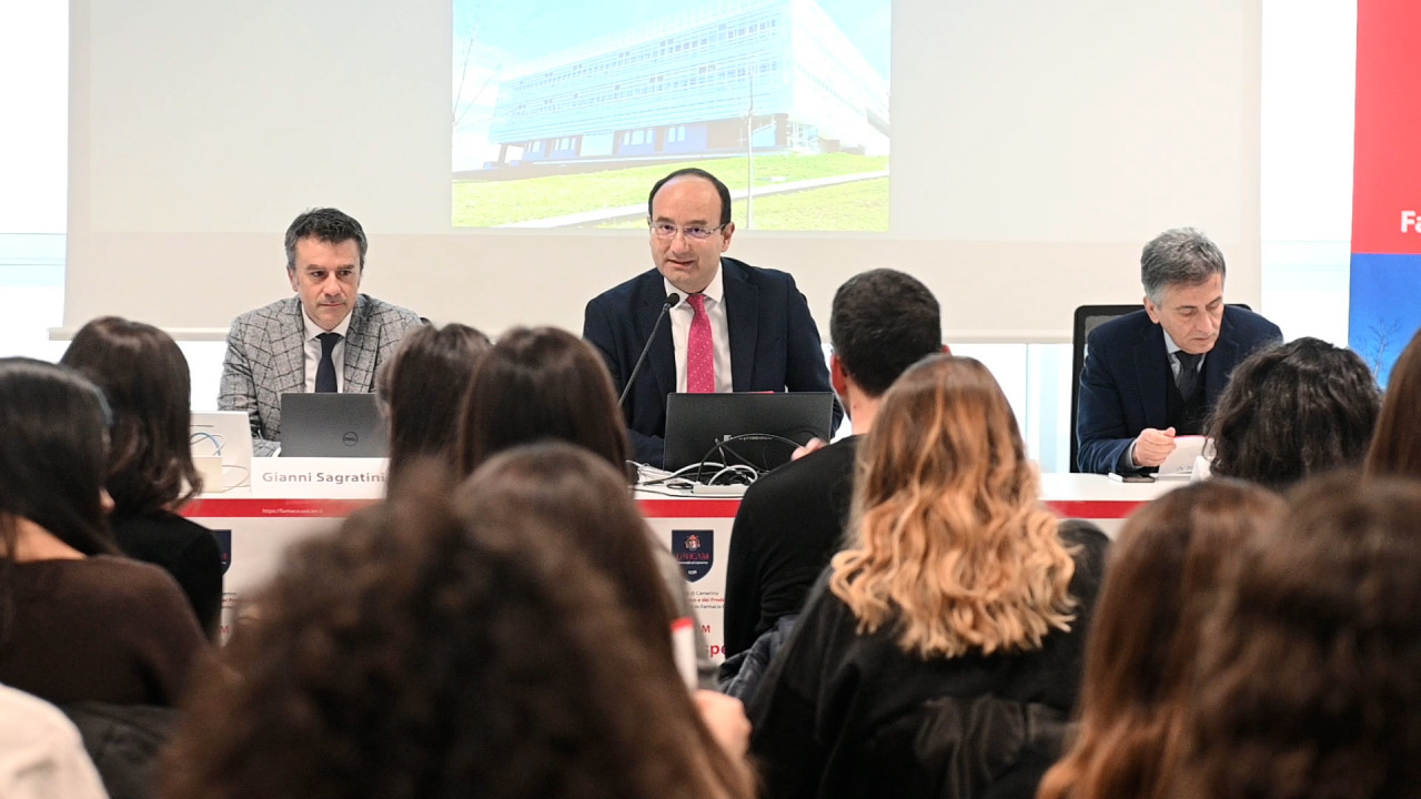 Il farmacista clinico tra presente e futuro, <br> Unicam fa scuola: «Non possiamo perdere <br> la sfida dell’innovazione» <span> (Video) </span>