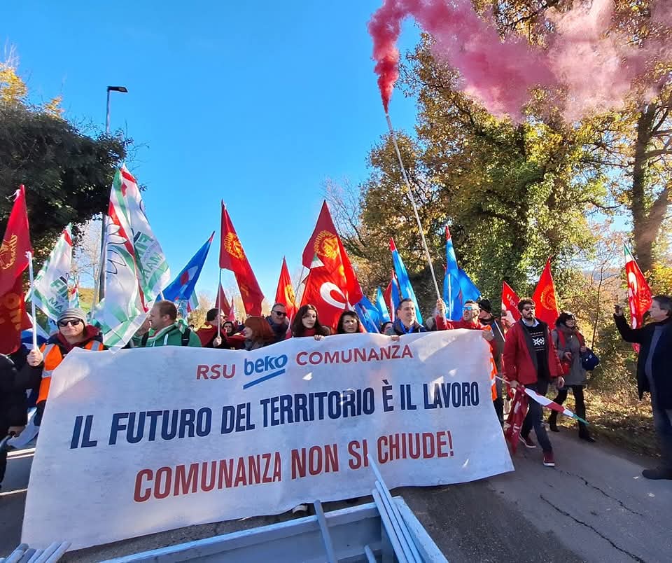Beko, bandiere diverse ma una sola voce: «Lo stabilimento di Comunanza non si tocca»