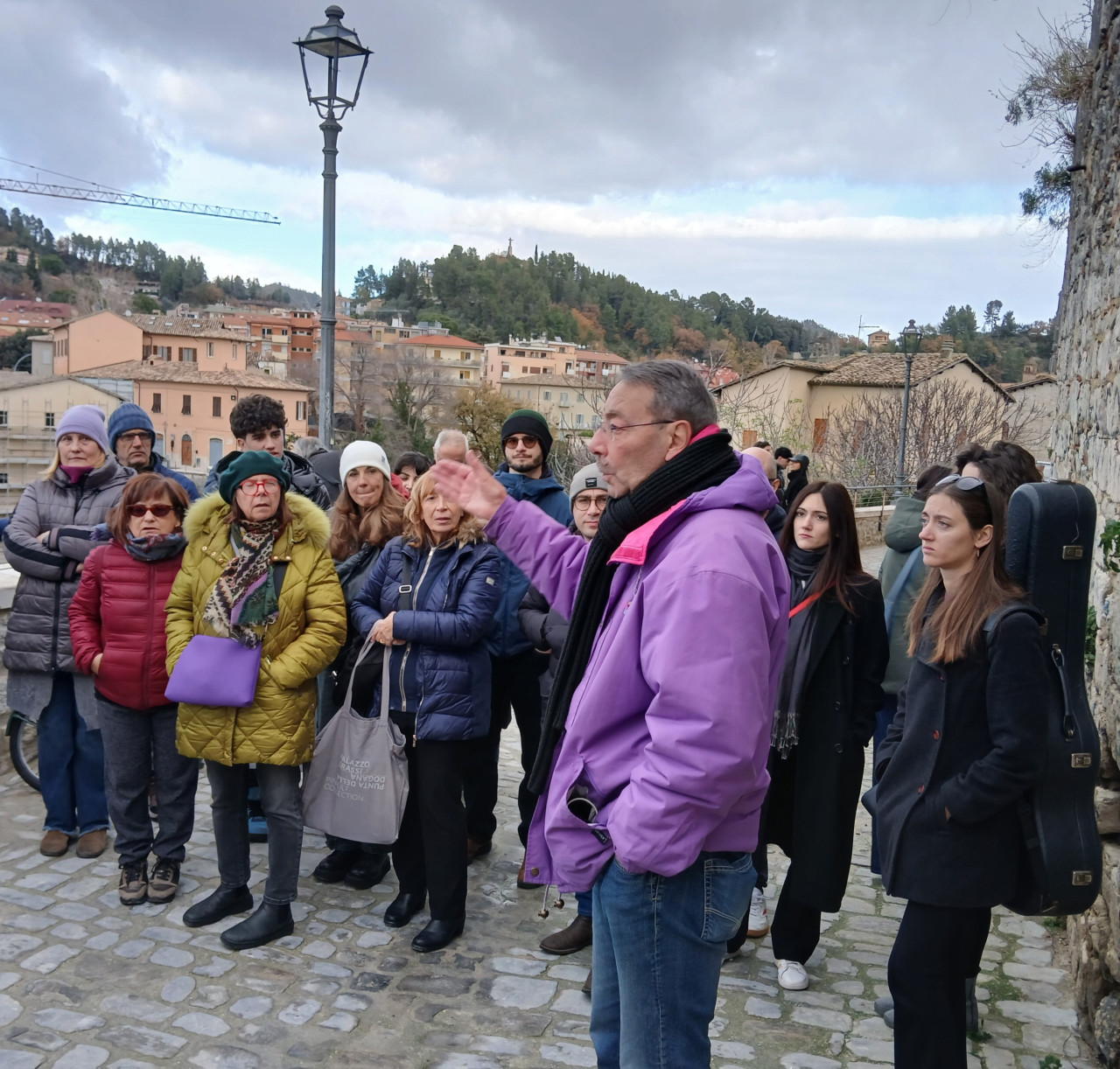 Sit in Via delle Stelle: «Altro che intervento conservativo, qui si è stravolto tutto»