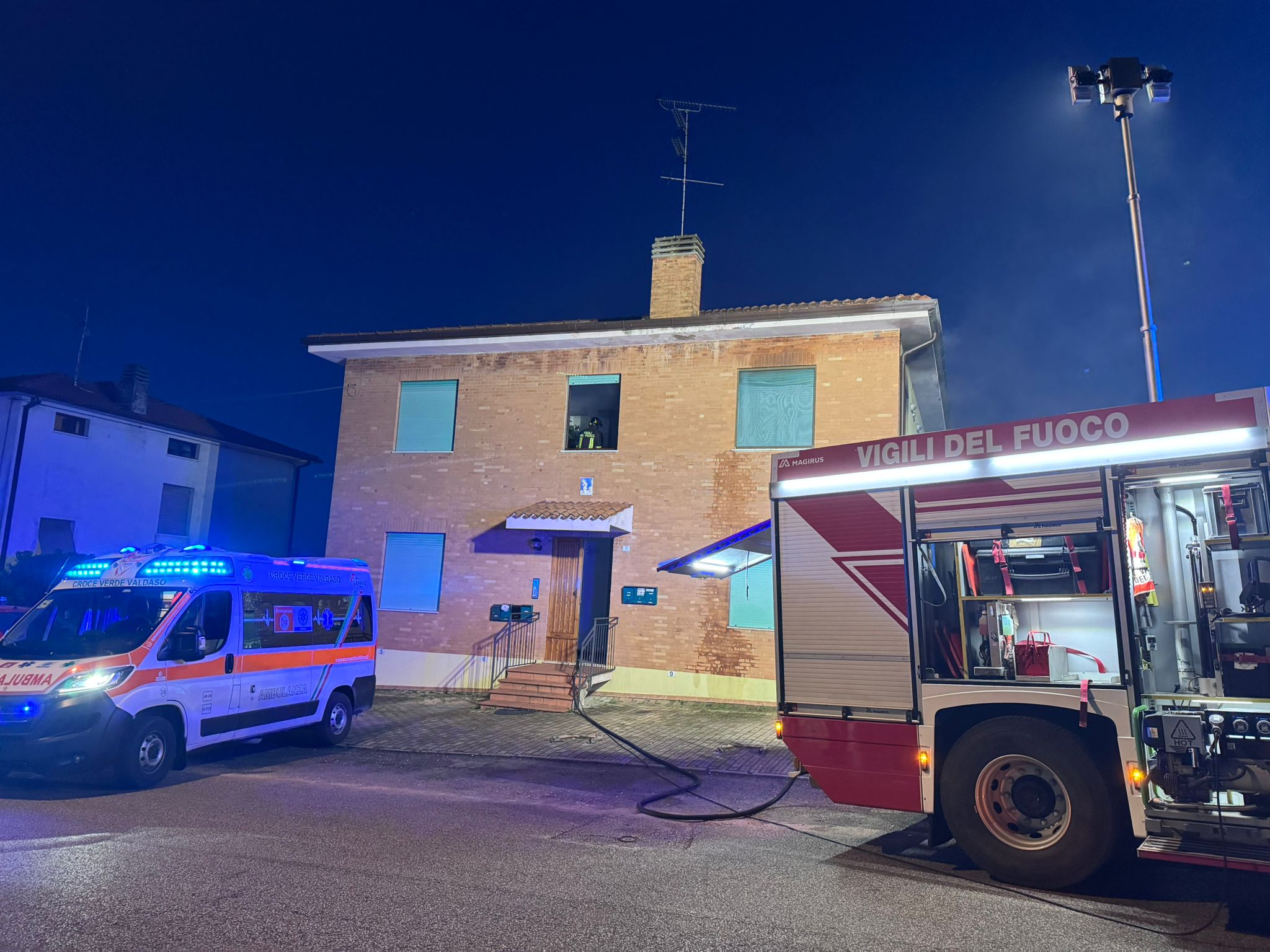 Incendio in appartamento a Campofilone: donna tratta in salvo dai vigili del fuoco