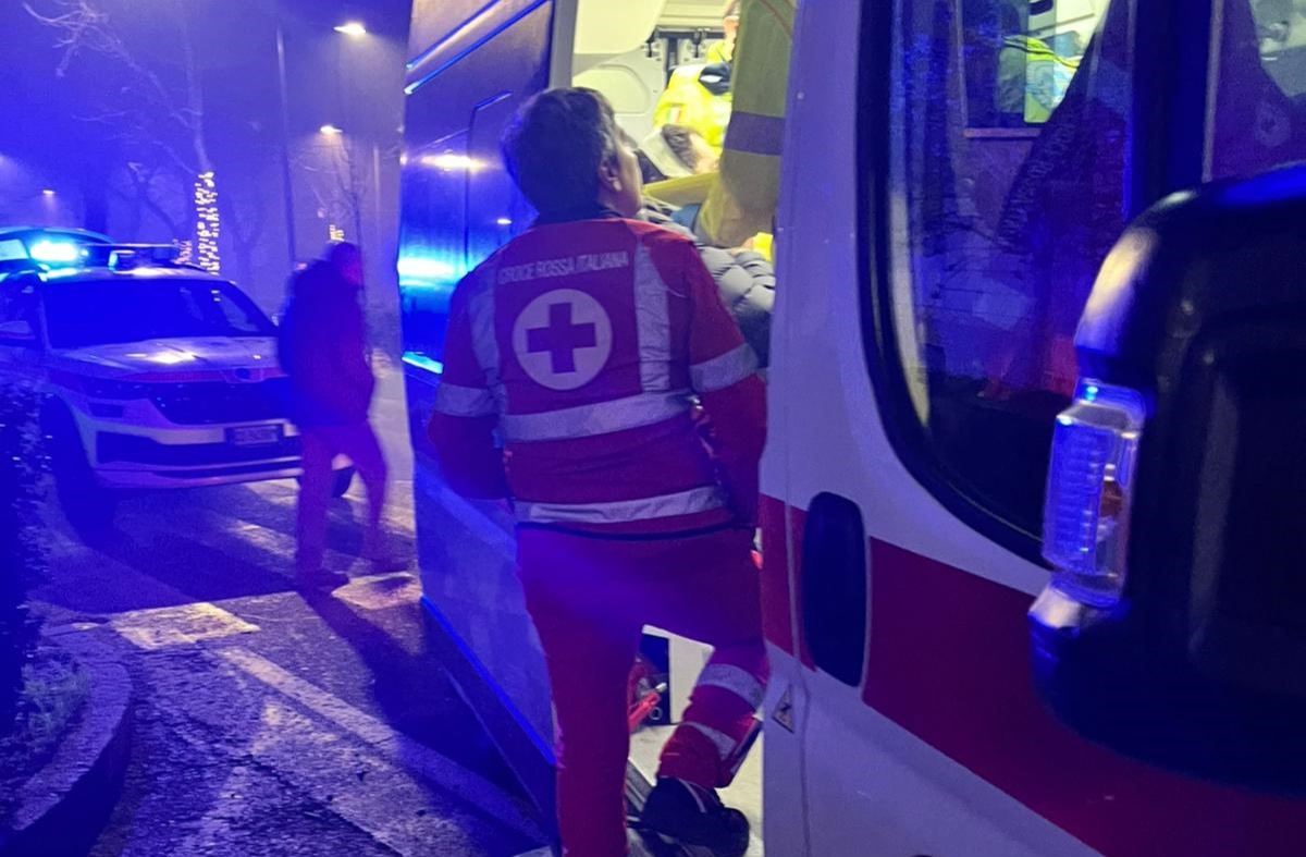 Colpito in pieno volto da un petardo: <br> grave un cameriere di 43 anni