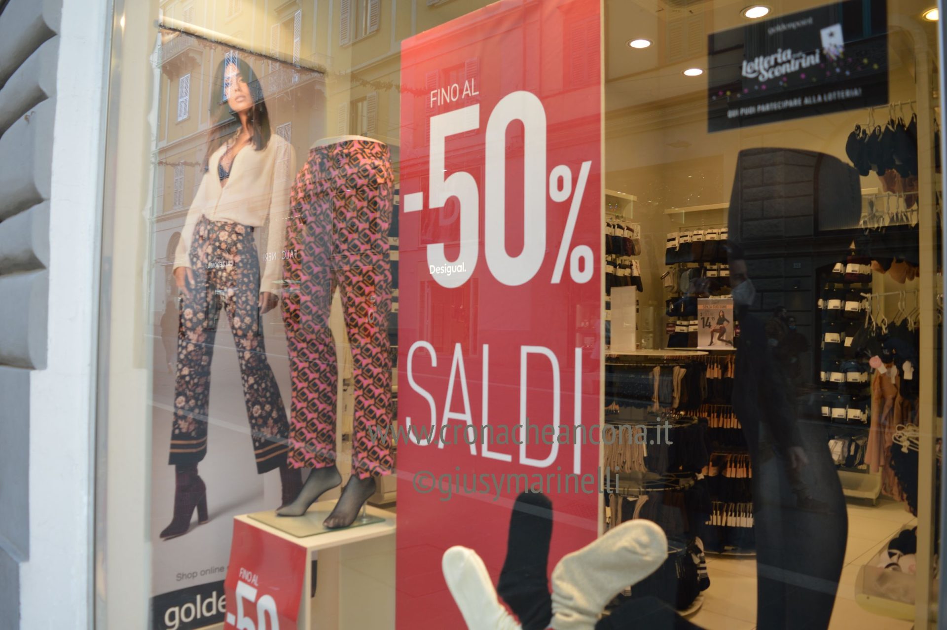 Scatta l’ora dei saldi: «Nelle Marche giro d’affari da 215 milioni, spesa di 295 euro a famiglia»