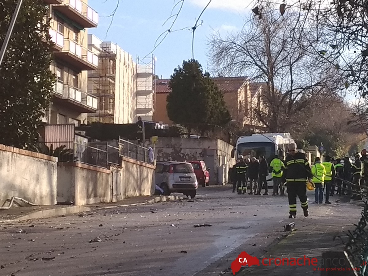 Tragedia a Torrette: <br> vittima un automobilista e un pedone, <br> quartiere senza gas <span> (Video) </span>