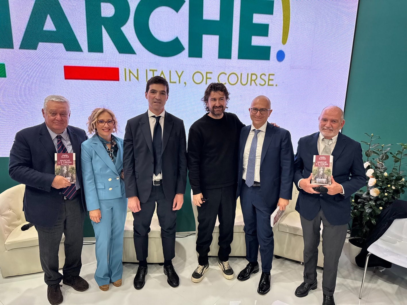Le Marche conquistano la Bit con il fascino del cinema, riflettori per Siani e la Guida di Repubblica
