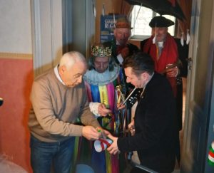 Carnevale, inaugurata la settimana di festa con la consegna delle chiavi Carnevale, inaugurata la settimana di festa con la consegna delle chiavi