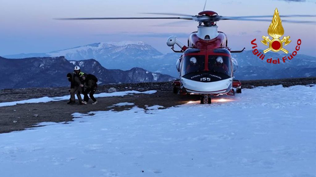 Escursionisti in difficoltà sul Vettore, tratti in salvo con l’elicottero dei Vigili del fuoco <span> (Video)