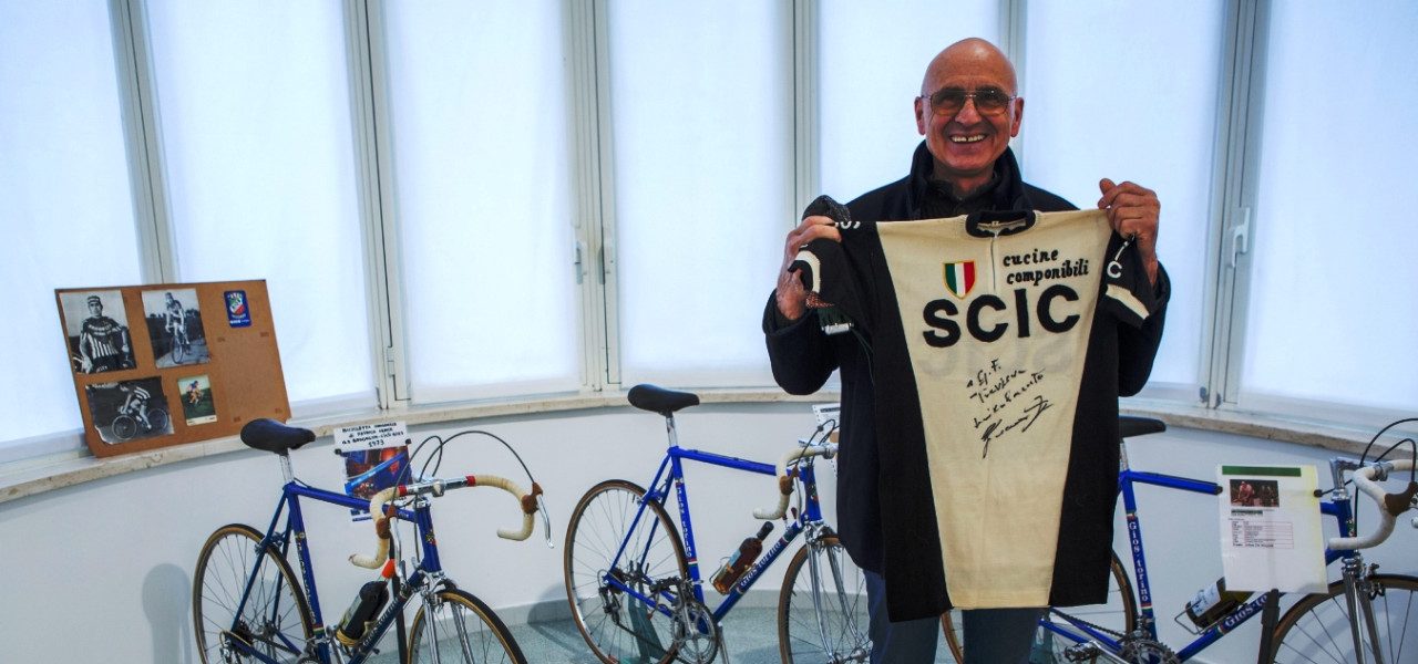 “Bike mon amour”, bici vintage in vetrina durante la “Tirreno-Adriatico”