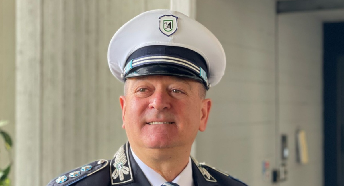 Il vicecomandante della Polizia Municipale Giuseppe Brutti va in pensione dopo 42 anni di servizio