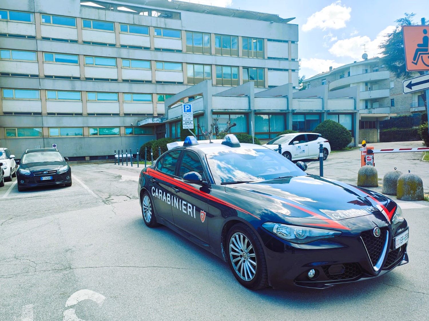 L’intervento viene rimandato <br> perché il paziente è ubriaco: <br> aggredisce medici e carabinieri