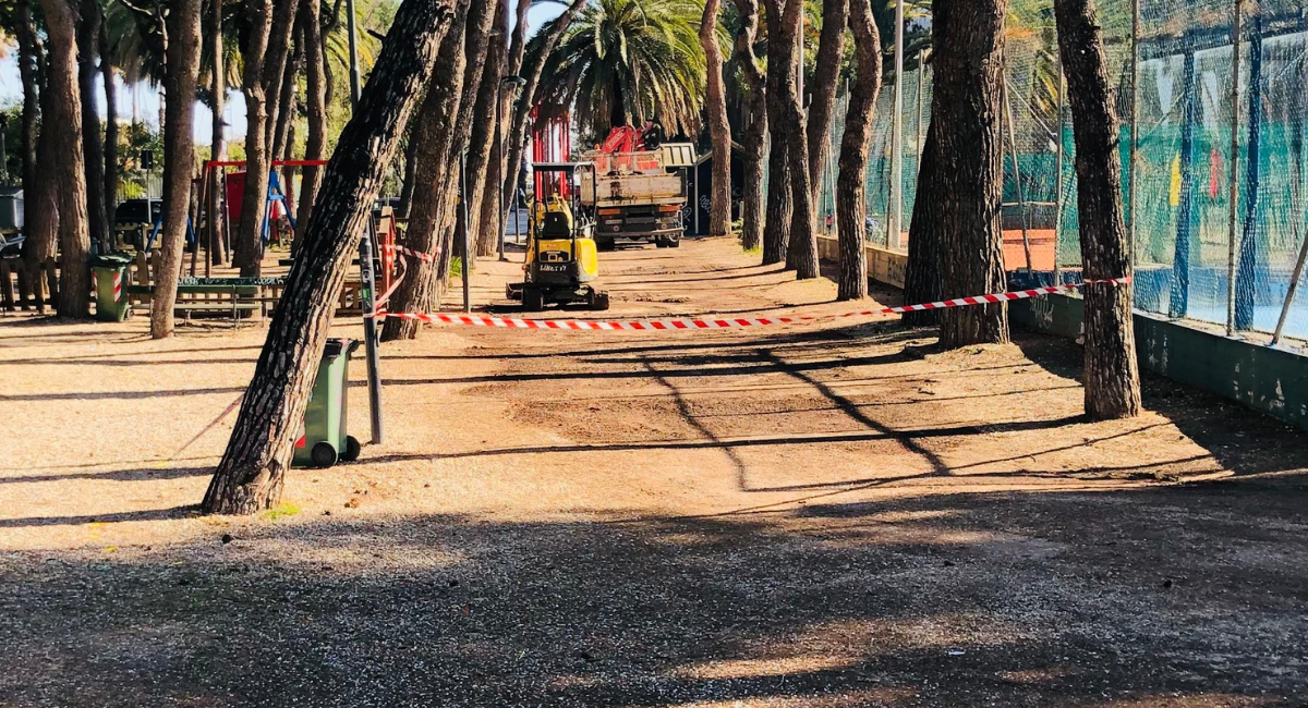 Lavori in corso alla pineta vicino Piazza Giorgini, finalmente