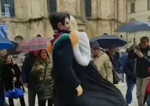 Carnevale, è arte il ballo di Claudio Sestili fra “Giorgia e il sindaco”