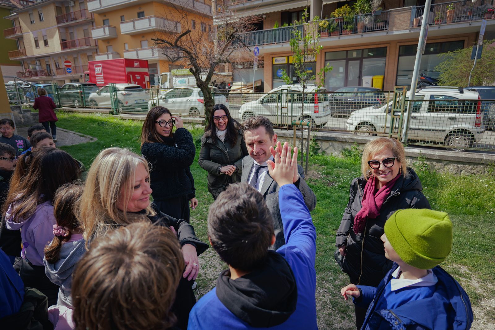 Ascoli celebra la “Festa dell’Albero” con i piccoli studenti del territorio <span> (Foto)