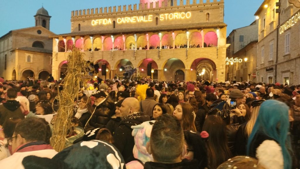 Il serpente di fuoco illumina Offida: con i Vlurd si rinnova la tradizione e si chiude il Carnevale <span> (Video e foto)