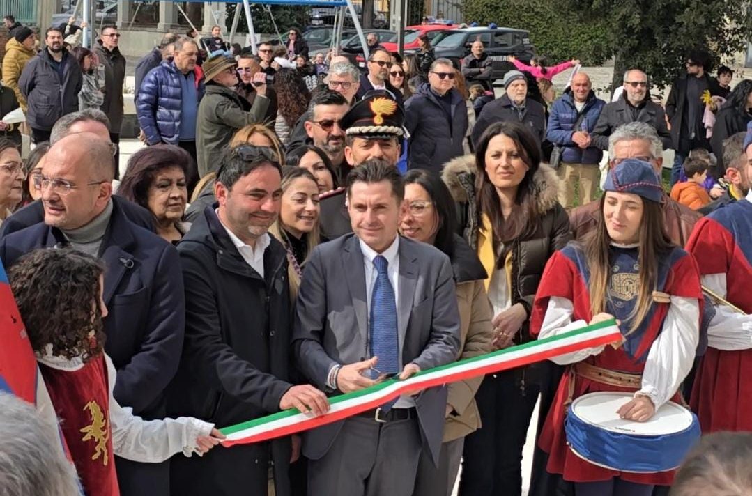 Entusiasmo, ma anche critiche per la nuova Piazza San Tommaso <span> (Foto)