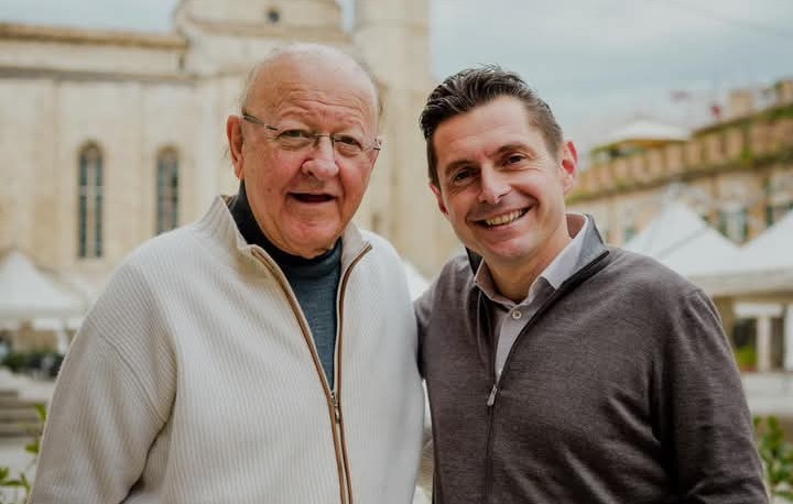 Massimo Boldi tra le cento torri: l’icona del cinema italiano in visita ad Ascoli