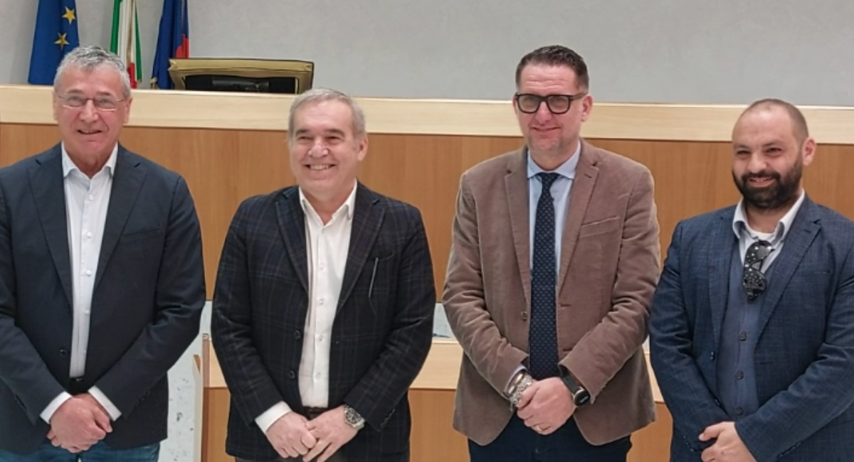 Altri 95 parcheggi gratuiti a Porto d’Ascoli sotto la Sopraelevata: accordo Comune-Provincia per 20 anni