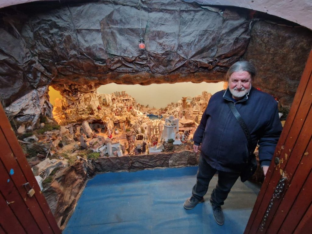 In Riviera c’è anche il Presepe Pasquale: grande opera dell’artigiano Ciaralli <span> (Foto e Video) </span>