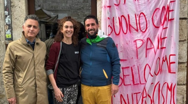 Striscione sul 25 aprile, Curti e Ameli attaccano Fioravanti: «Rimane in silenzio davanti a fatti gravi»