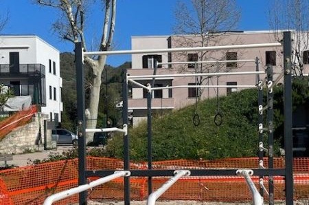 Porta Romana, lavori nel parco ma si rompe l’attrezzatura per il calisthenics: «Così è inutilizzabile»