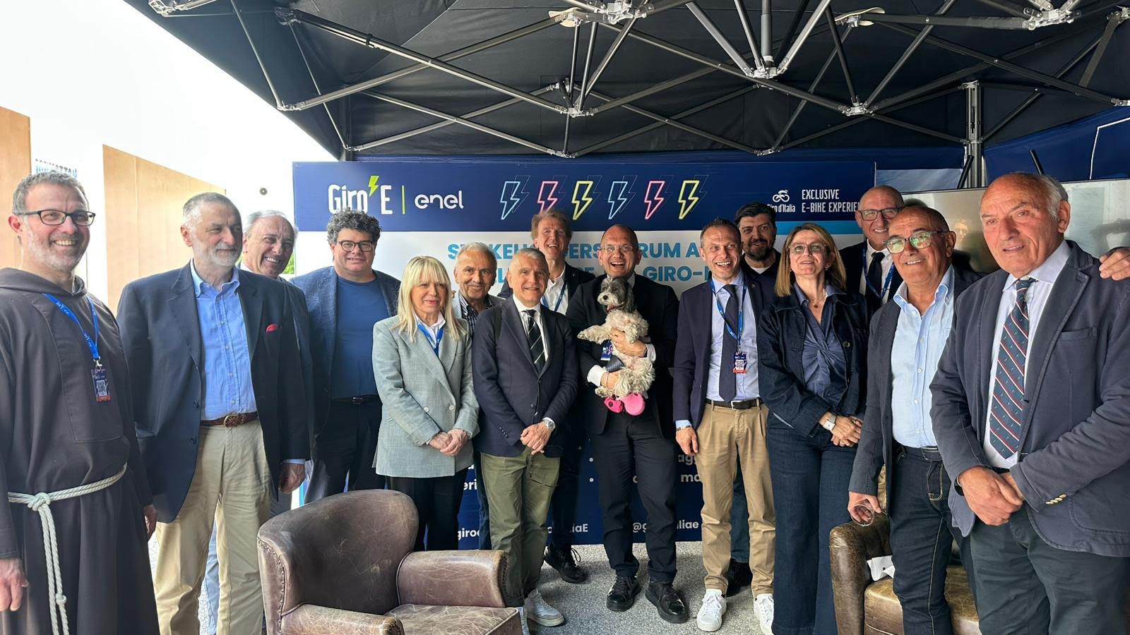 «Il passaggio del Giro un volano per il cratere»