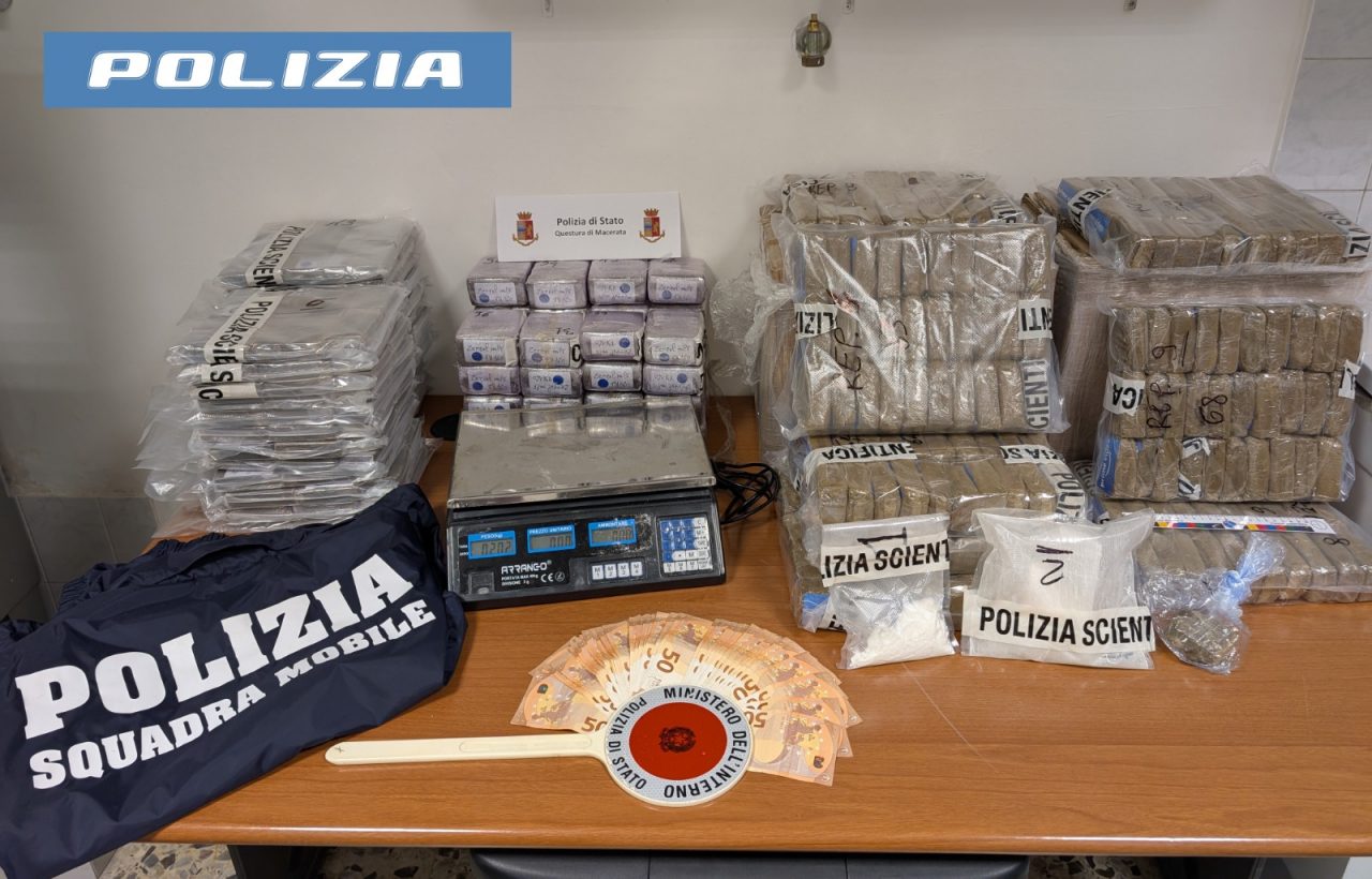 Maxi sequestro in un seminterrato: <br> 70 chili di hashish, due arresti