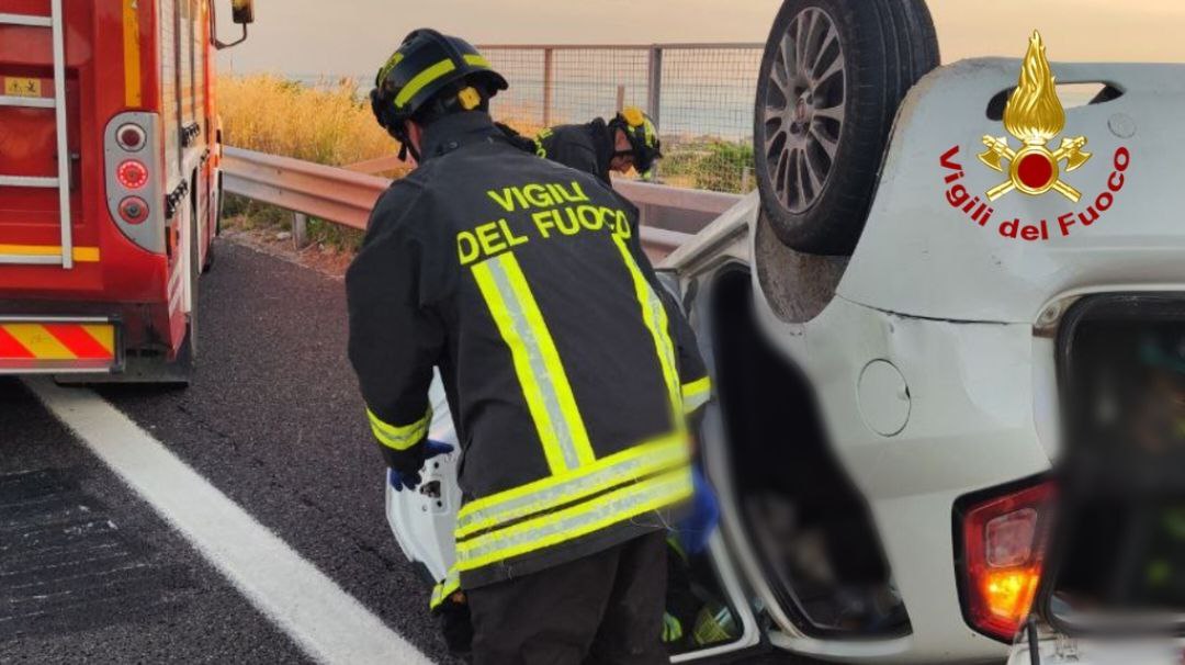 Tragedia in A14: <br> si ribalta con l’auto, muore un 31enne