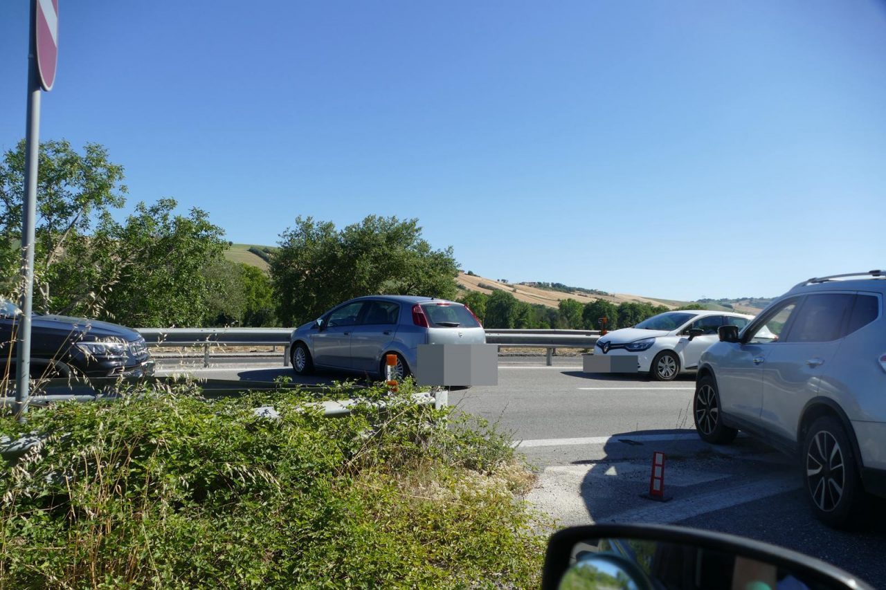 Schianto lungo la superstrada: <br> il motociclista è morto