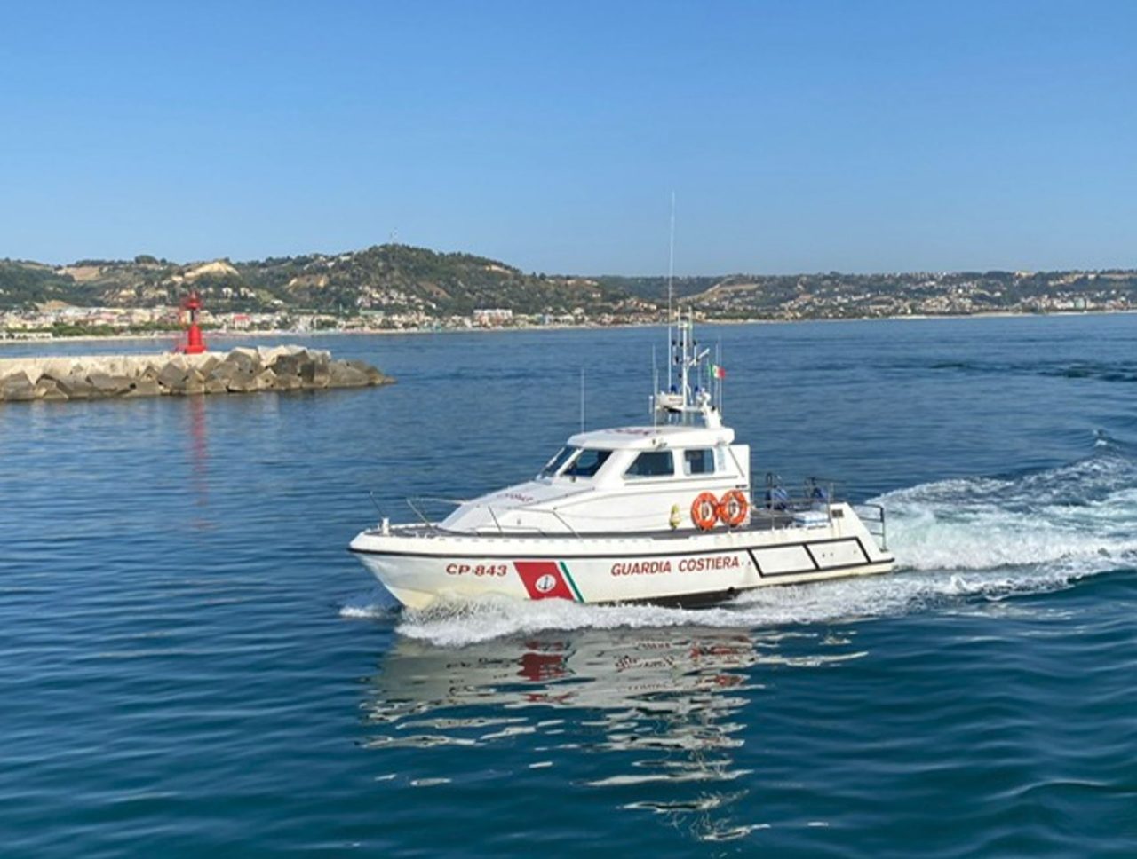 Ferragosto in Capitaneria: l’Ammiraglio Vitale in visita al Comando di San Benedetto 