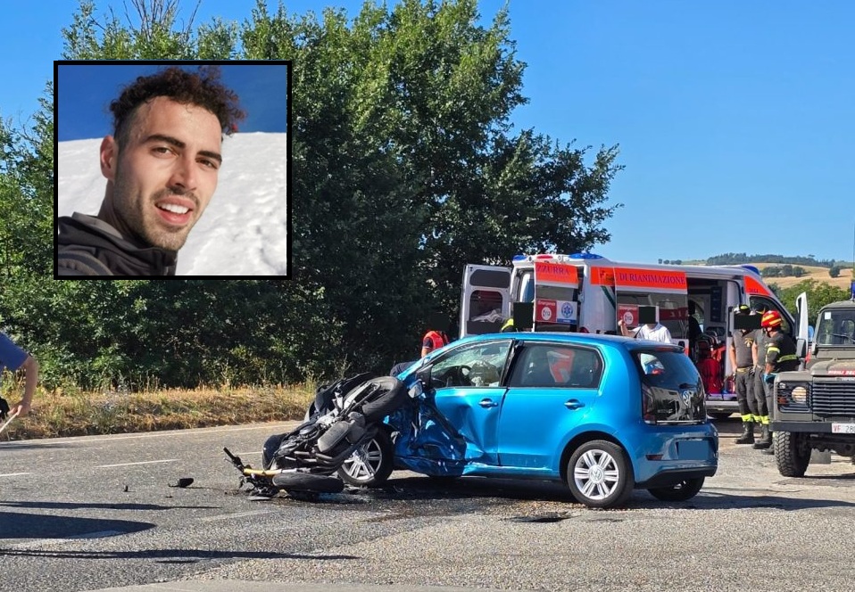 Tragedia sulla Mezzina, schianto auto-moto: muore il 34enne Giacomo Diomedi Tragedia sulla Mezzina, schianto auto-moto: muore il 34enne Giacomo Diomedi