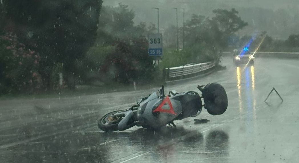 Incidente lungo la statale Adriatica: soccorsi due motociclisti