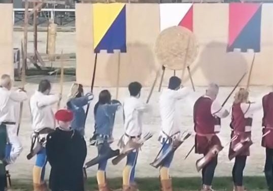 Torna il Palio degli Arcieri: sfida sotto le stelle per la Brocca d’Oro