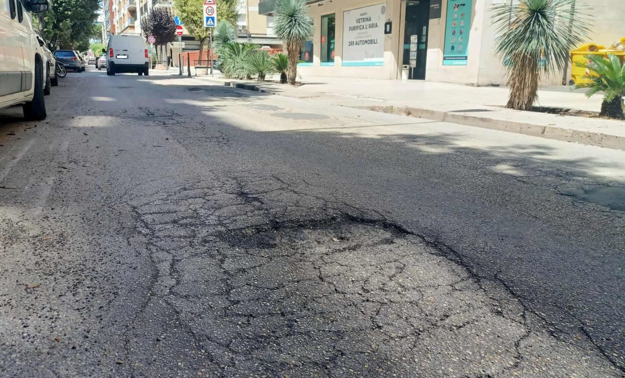 Voragini in Viale De Gasperi: a quando il ripristino del manto stradale?