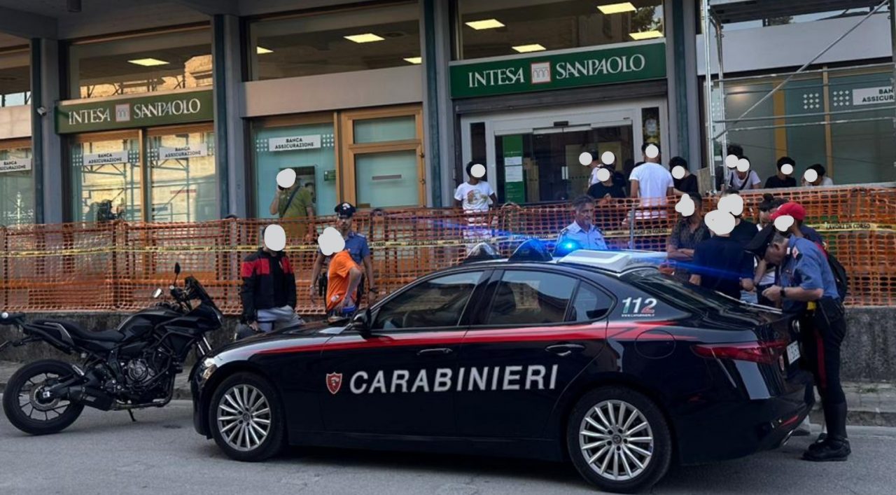 Rissa in centro e aggressione con una spranga: <br> «Ha usato anche spray al peperoncino»
