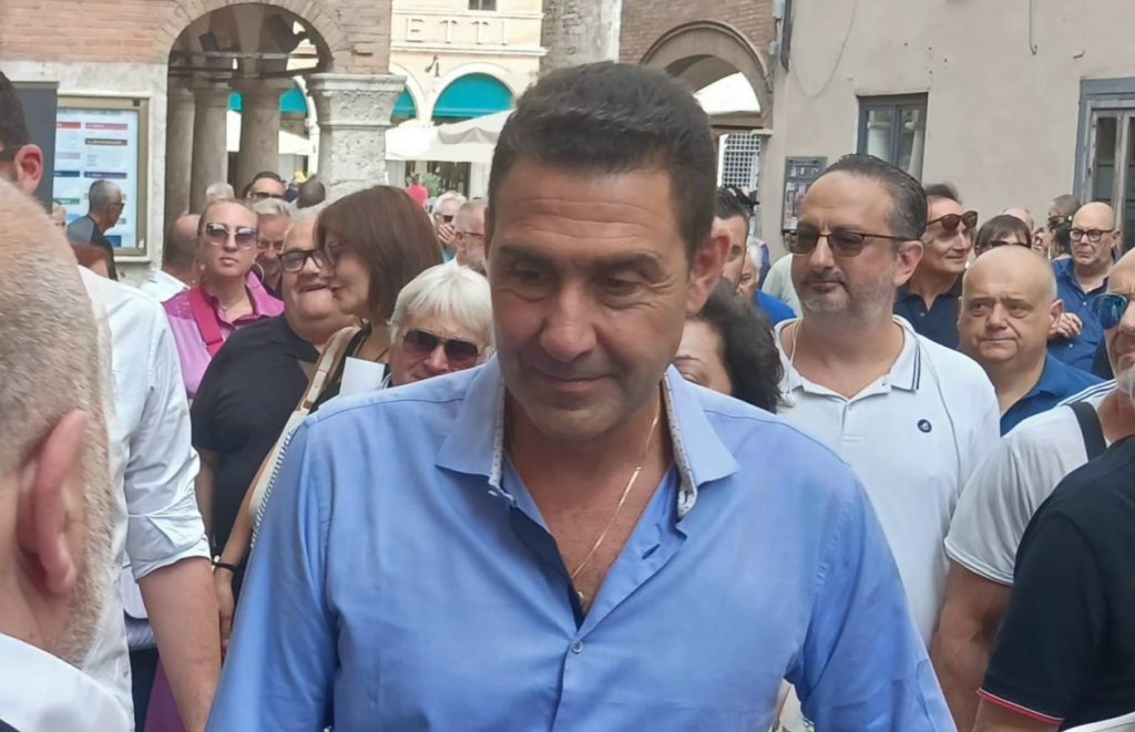 Vannacci (Lega) ad Ascoli su Acciarri: «La signora non aveva più nulla da portare e da prendere: se ne è andata e siamo tutti contenti»  <span> (Video e Foto)