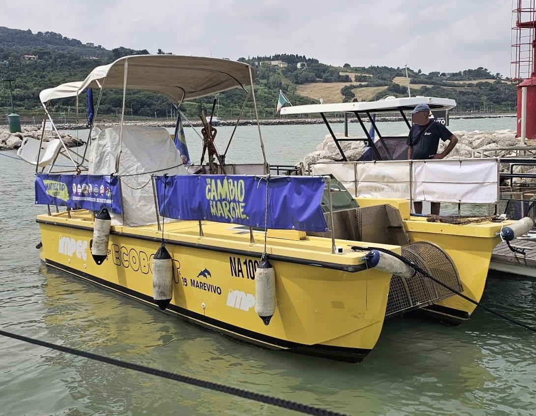 “Ricci on the beach”, al via il tour su una barca anti-inquinamento: «Vogliamo il mare più pulito d’Italia»