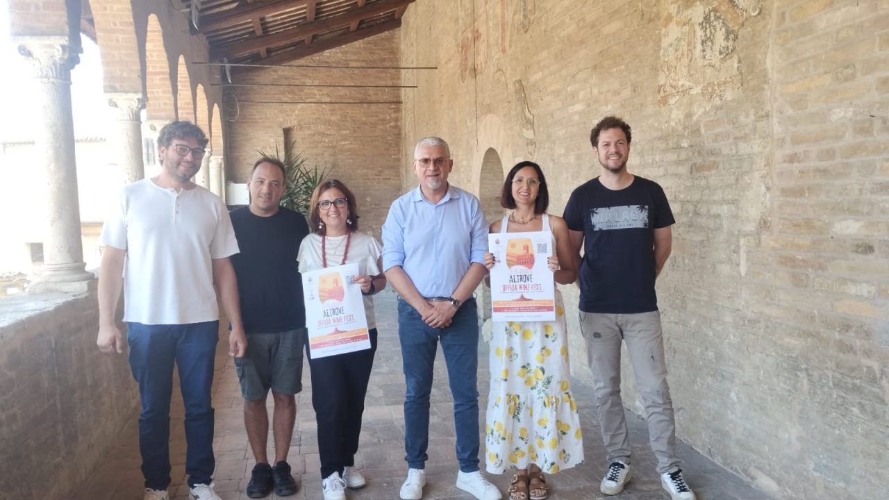 Arriva “Altrove Wine Fest”: il vino protagonista tra piazze, terrazze e storie del borgo