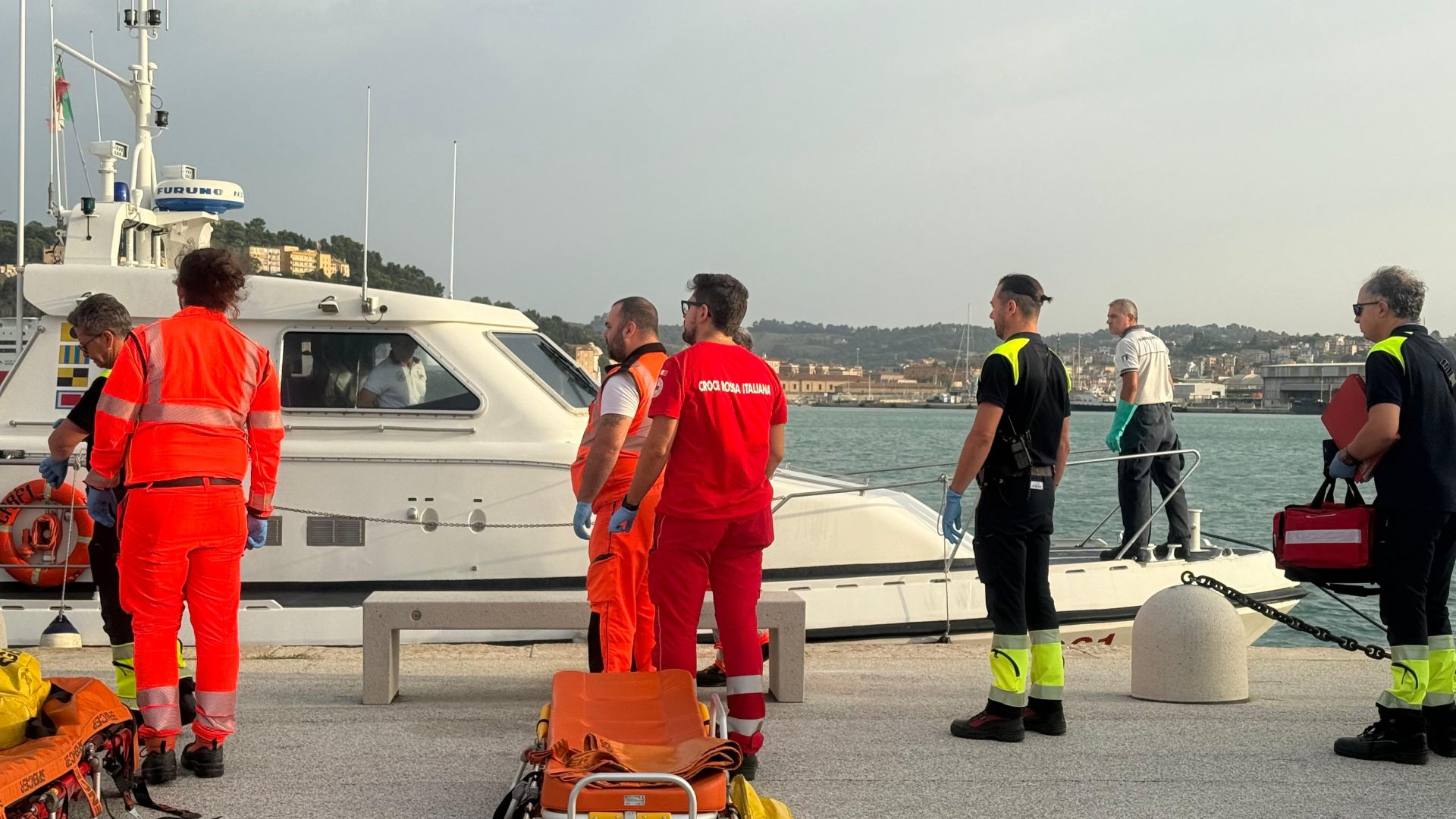 Colpito dall’albero della barca, <br> cade in mare e viene dilaniato dall’elica: <br> muore un 62enne