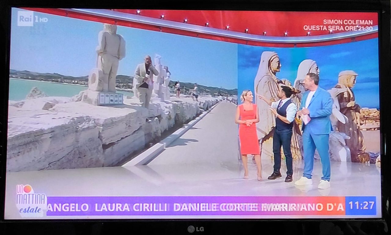 San Benedetto a Uno Mattina Estate, Domenico Marocchi mostra la sciarpa della Samb