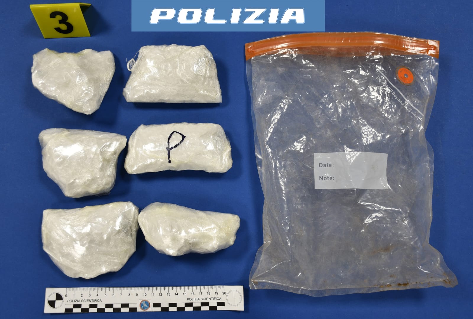 Cocaina sotterrata nel bosco: arrestati due ragazzi e sequestrato un chilo di droga