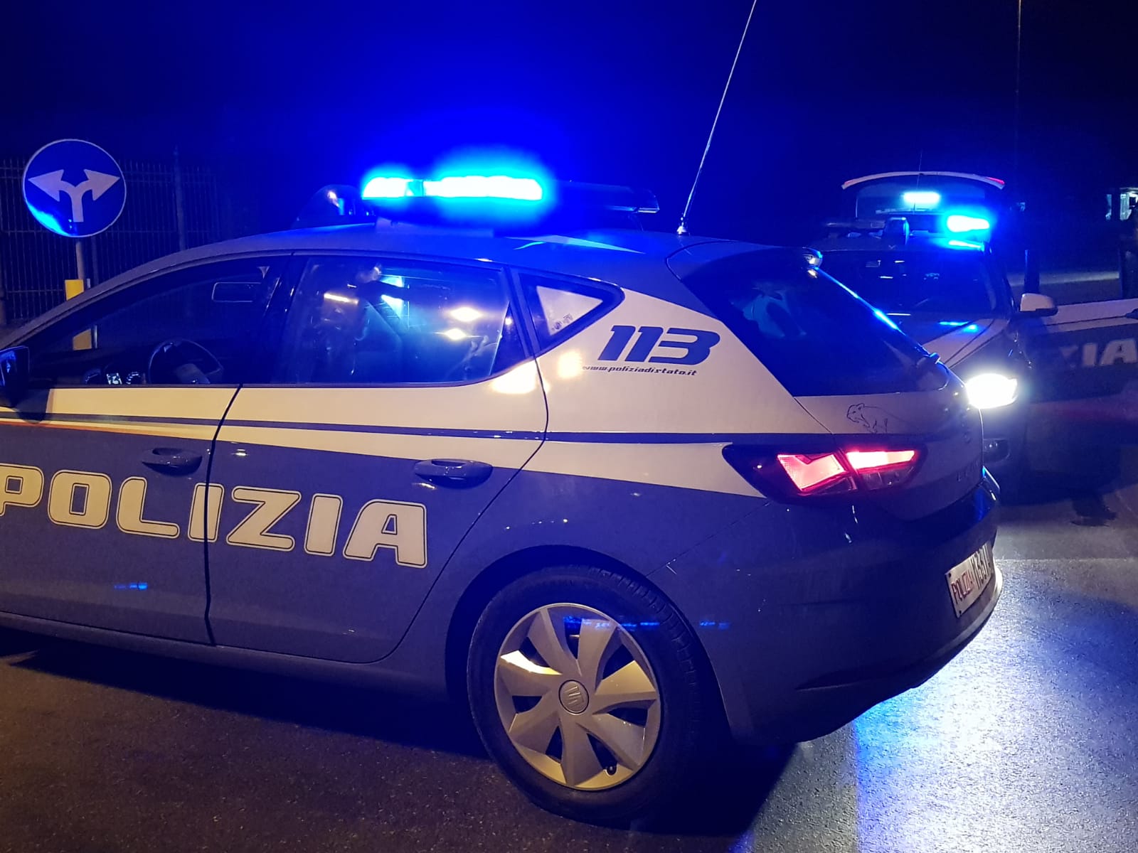 Ladri ancora in azione sulla costa: all’alba “spaccata” una gelateria. È caccia ai banditi