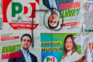 Manifesti con cappio al collo e foto rovesciata, Ameli (Pd): «Li denuncio» Manifesti con cappio al collo e foto rovesciata, Ameli (Pd): «Li denuncio»