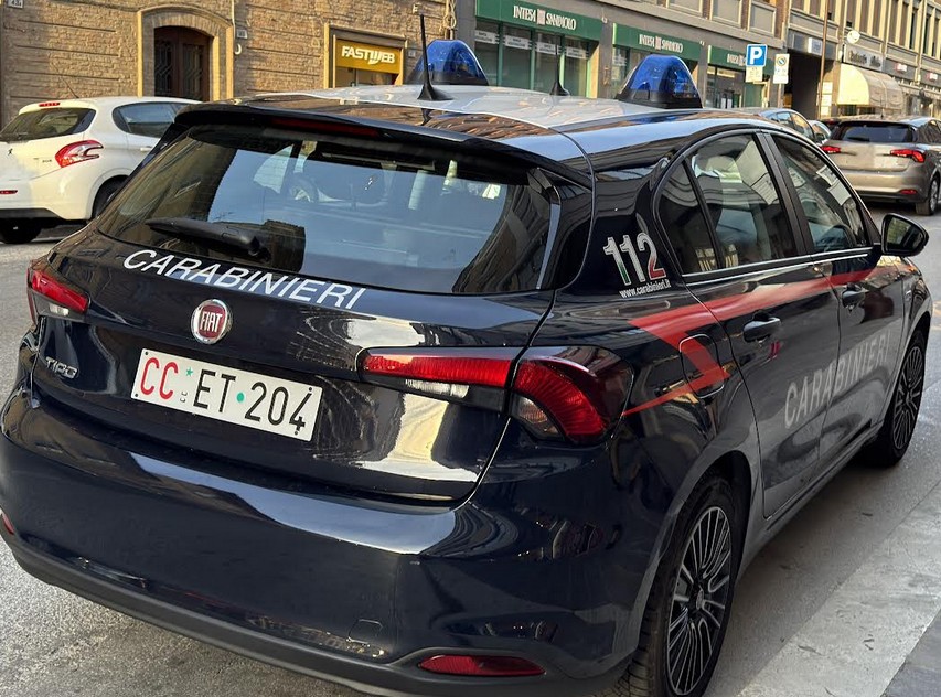 Fanno fallo al figlio, <br> lui tira fuori il coltello: <br> Daspo per un 48enne